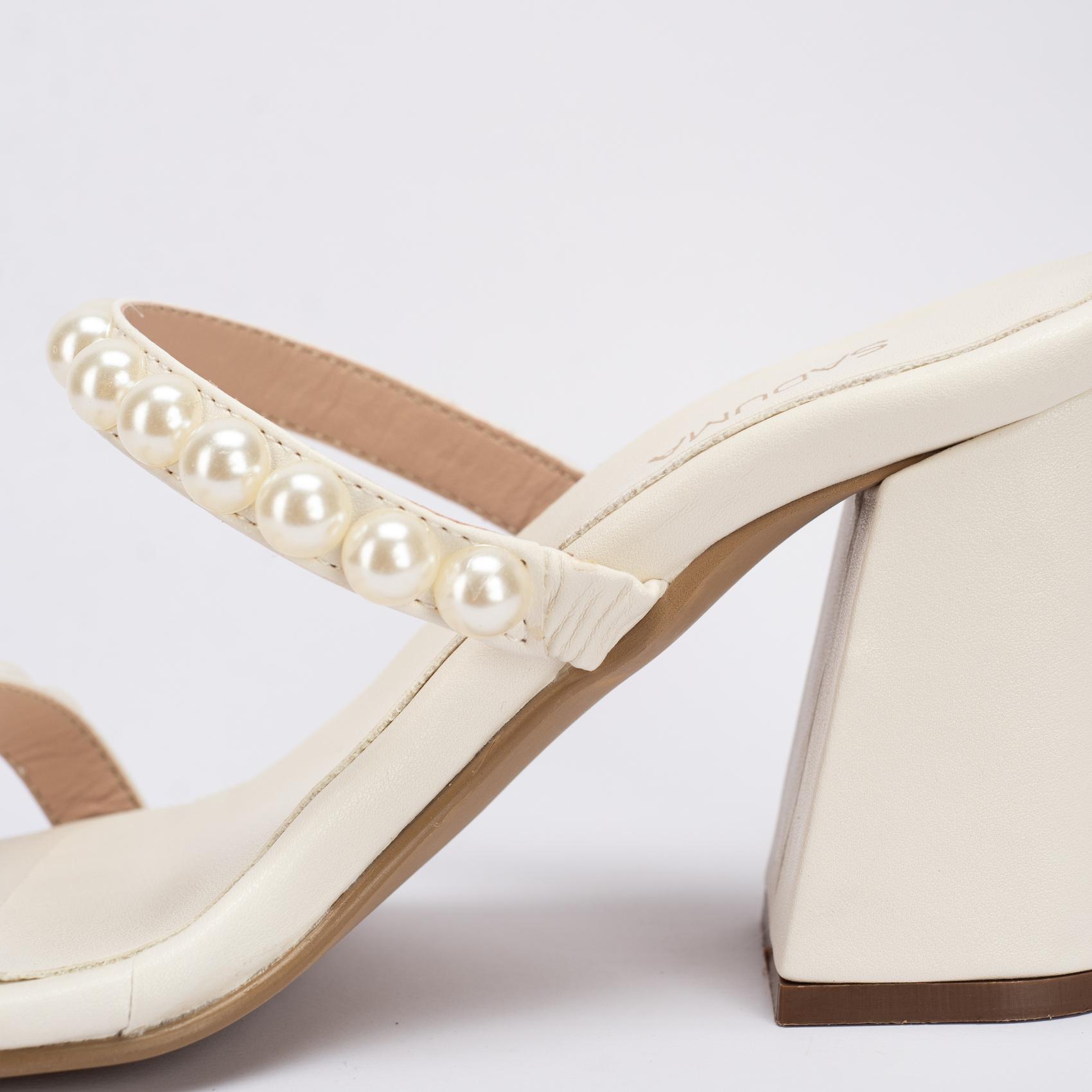 DOLCE HEELS
