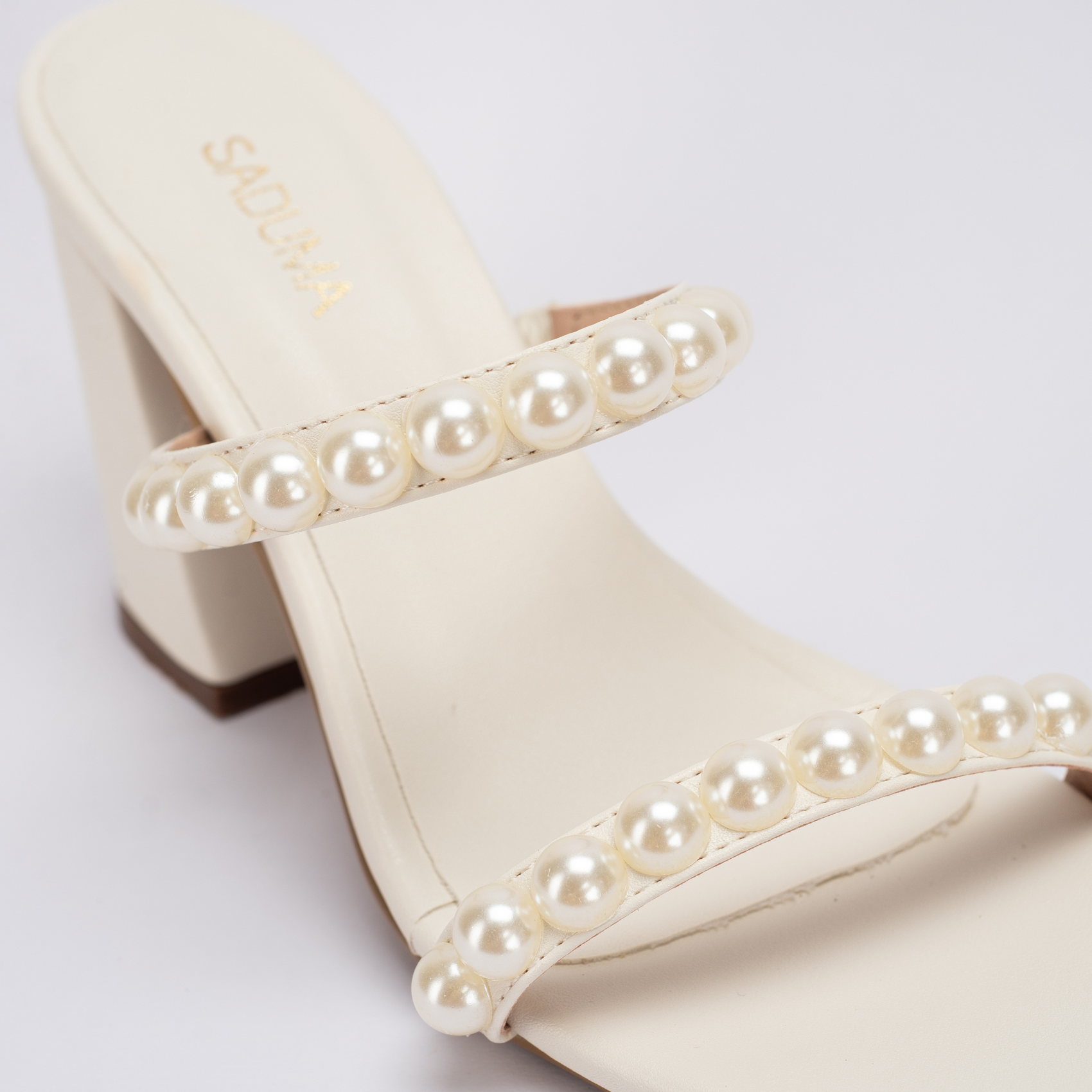 DOLCE HEELS